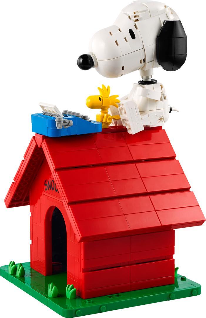Peanuts: Snoopy's Doghouse