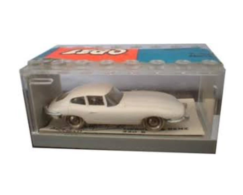 1:87 Jaguar E-Type with Garage