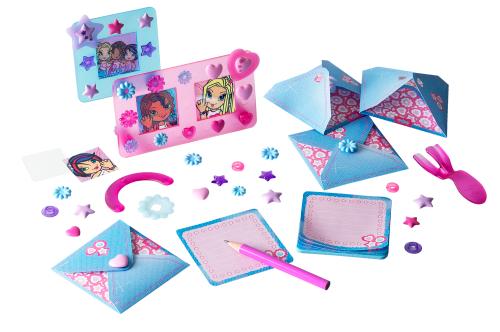 Friendship Frames and Notes